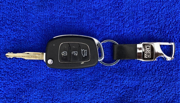 2019 Hyundai VENUE S MT 1.2 KAPPA, Petrol, Manual, 45,571 km, Key Close Up