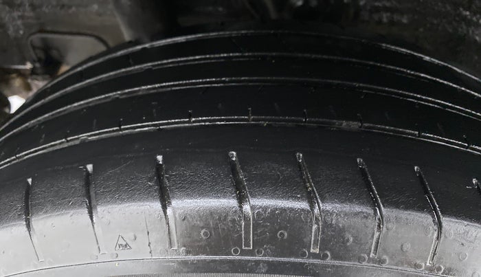 2019 Hyundai VENUE S MT 1.2 KAPPA, Petrol, Manual, 45,571 km, Right Rear Tyre Tread
