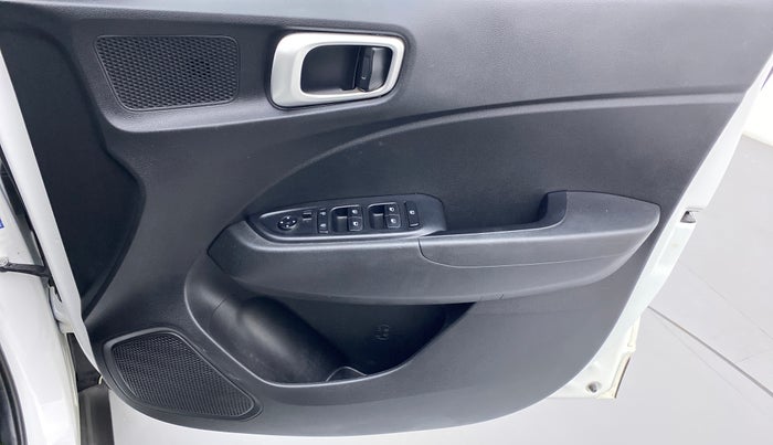 2019 Hyundai VENUE S MT 1.2 KAPPA, Petrol, Manual, 45,571 km, Driver Side Door Panels Control