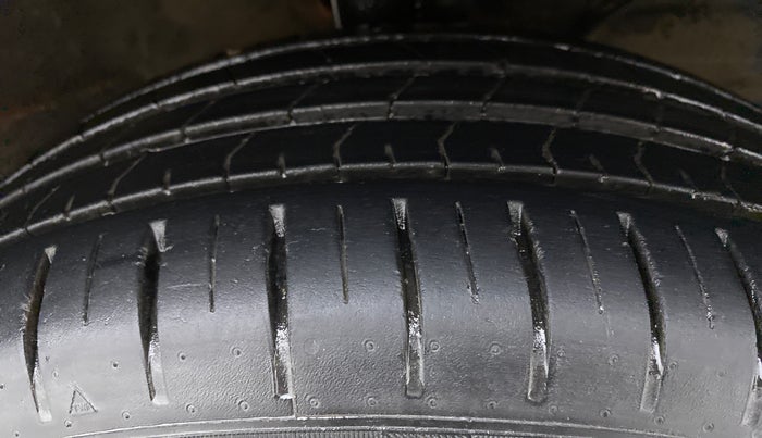 2016 Maruti Baleno ALPHA 1.2 K12, Petrol, Manual, 65,818 km, Right Front Tyre Tread