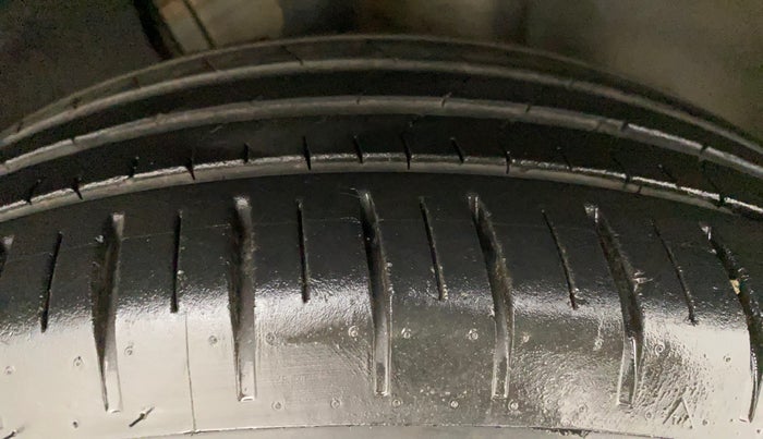 2022 Volkswagen TAIGUN GT 1.5 TSI MT, Petrol, Manual, 16,255 km, Right Front Tyre Tread