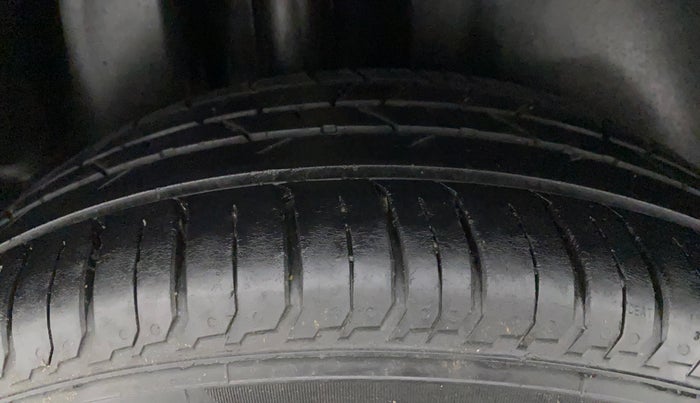 2018 Volkswagen Polo HIGHLINE PLUS 1.2(16 ALLOY, Petrol, Manual, 80,489 km, Right Rear Tyre Tread