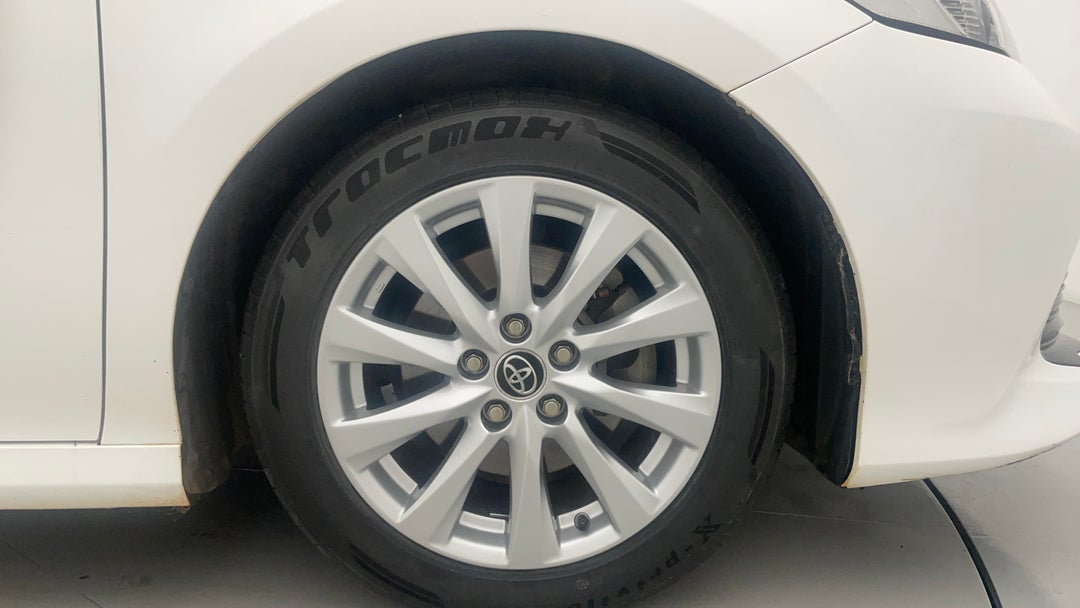 2018 Toyota Camry Ascent Hybrid, Automatic, 173422 km, Right Front Wheel