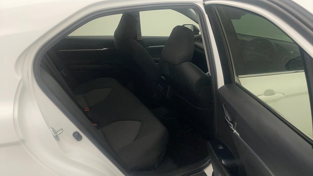 2018 Toyota Camry Ascent Hybrid, Automatic, 173422 km, Right Side Rear Door Cabin View