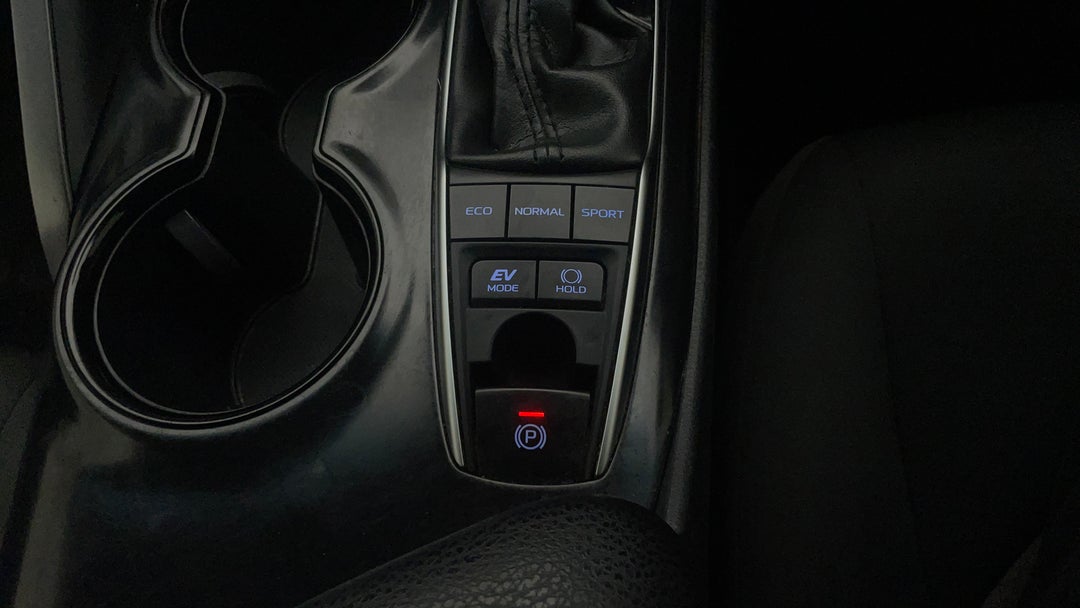 2018 Toyota Camry Ascent Hybrid, Automatic, 173422 km, Handbrake