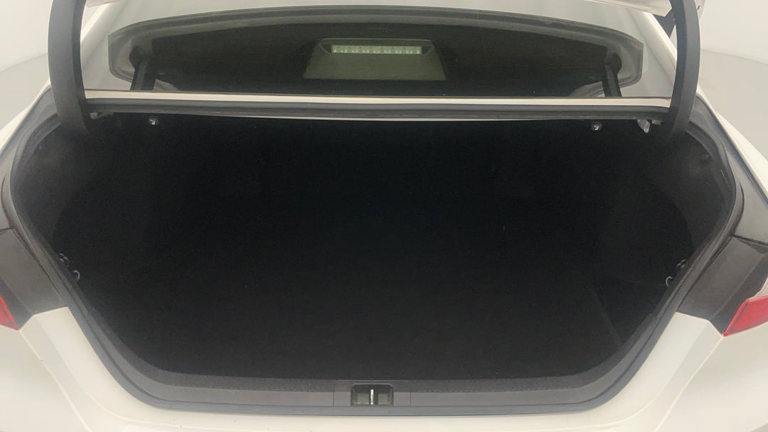 2018 Toyota Camry Ascent Hybrid, Automatic, 173422 km, Boot Inside View