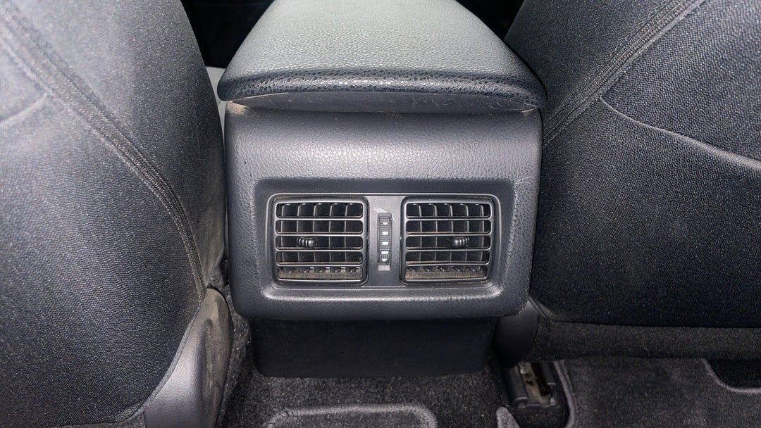 2018 Toyota Camry Ascent Hybrid, Automatic, 173422 km, Rear A/C Vent