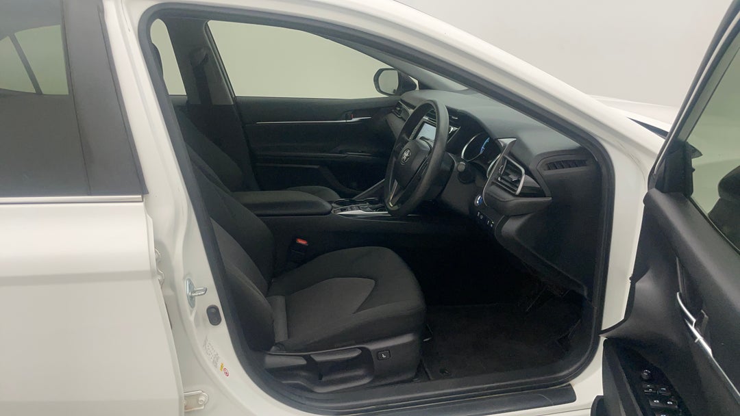 2018 Toyota Camry Ascent Hybrid, Automatic, 173422 km, Right Side Front Door Cabin View