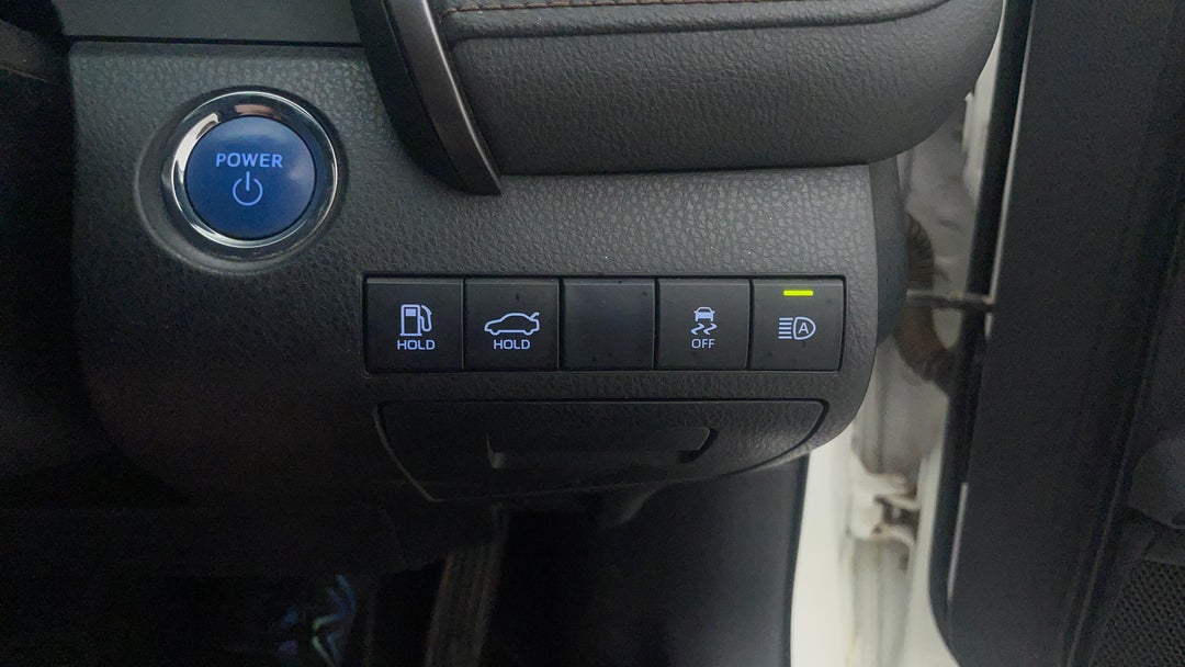 2018 Toyota Camry Ascent Hybrid, Automatic, 173422 km, Utility Switches/Buttons