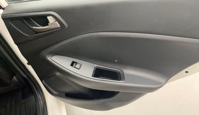 2017 Hyundai Elite i20 ASTA 1.2 DUAL TONE, Petrol, Manual, 82,163 km, Right rear window switch / handle - Switch/handle not functional
