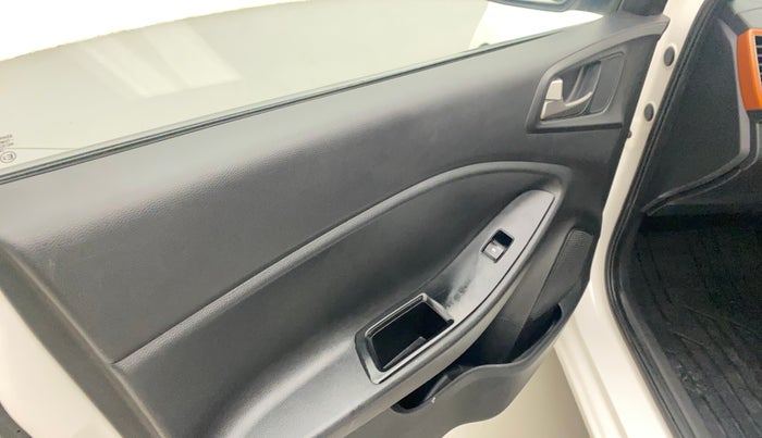 2017 Hyundai Elite i20 ASTA 1.2 DUAL TONE, Petrol, Manual, 82,163 km, Left front window switch / handle - Switch/handle not functional