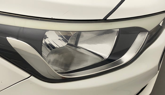 2017 Hyundai Elite i20 ASTA 1.2 DUAL TONE, Petrol, Manual, 82,163 km, Right headlight - < 2 inches,no. = 2