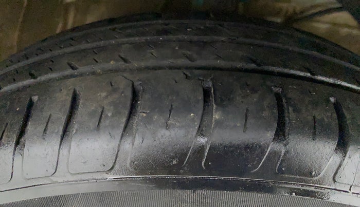 2020 Maruti Swift VXI D, Petrol, Manual, 25,373 km, Right Front Tyre Tread