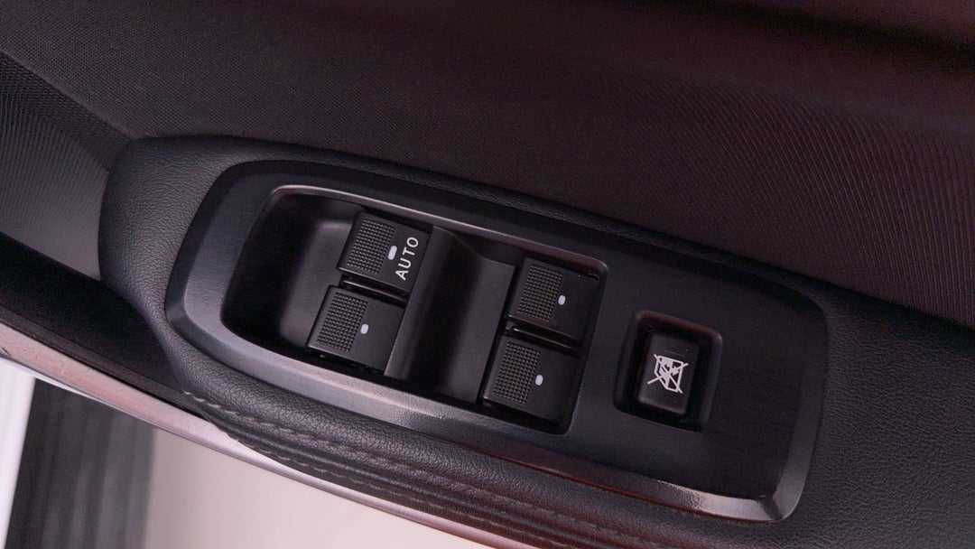 2018 Ford Ranger Xlt 2.0 (4x4), Automatic, 93141 km, Drivers Side Door Panel Controls