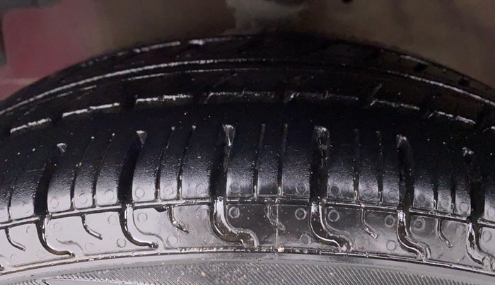 2017 Hyundai Eon ERA PLUS, Petrol, Manual, 51,373 km, Left Front Tyre Tread