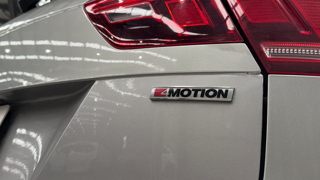2019 Volkswagen Tiguan 132 Tsi R-line Edition, Automatic, 126463 km, Badge (Boot Right Side)