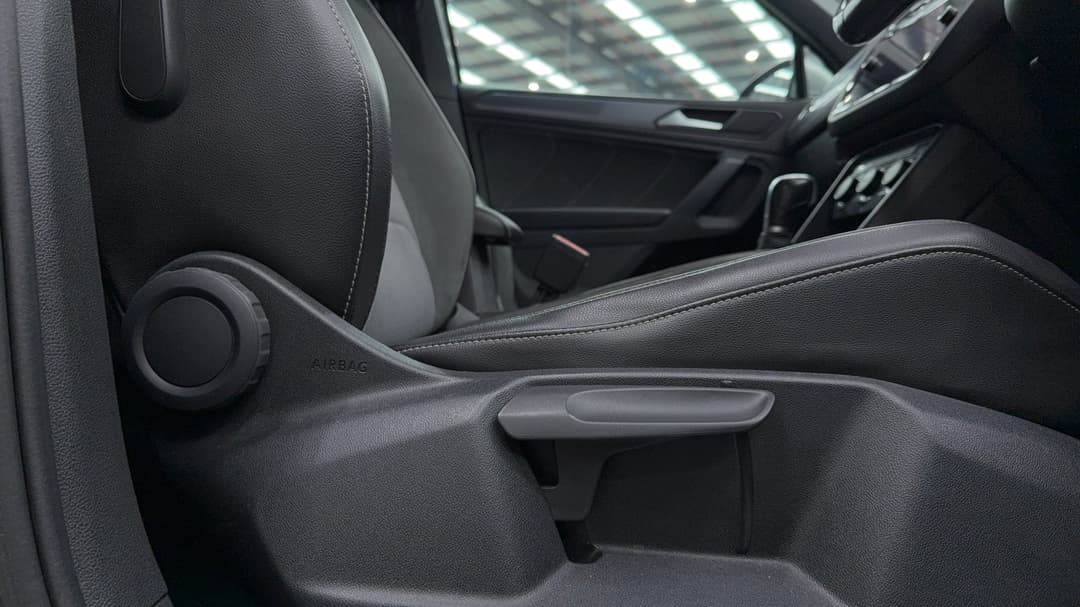 2019 Volkswagen Tiguan 132 Tsi R-line Edition, Automatic, 126463 km, Drivers Side Adjustment Panel