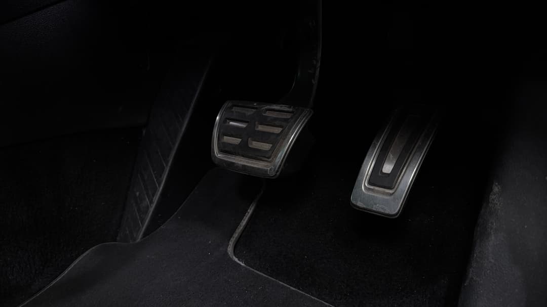 2019 Volkswagen Tiguan 132 Tsi R-line Edition, Automatic, 126463 km, Pedals and Footmat