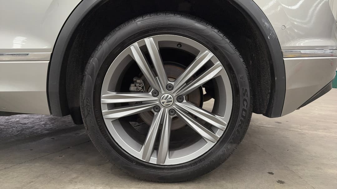 2019 Volkswagen Tiguan 132 Tsi R-line Edition, Automatic, 126463 km, Left Rear Wheel