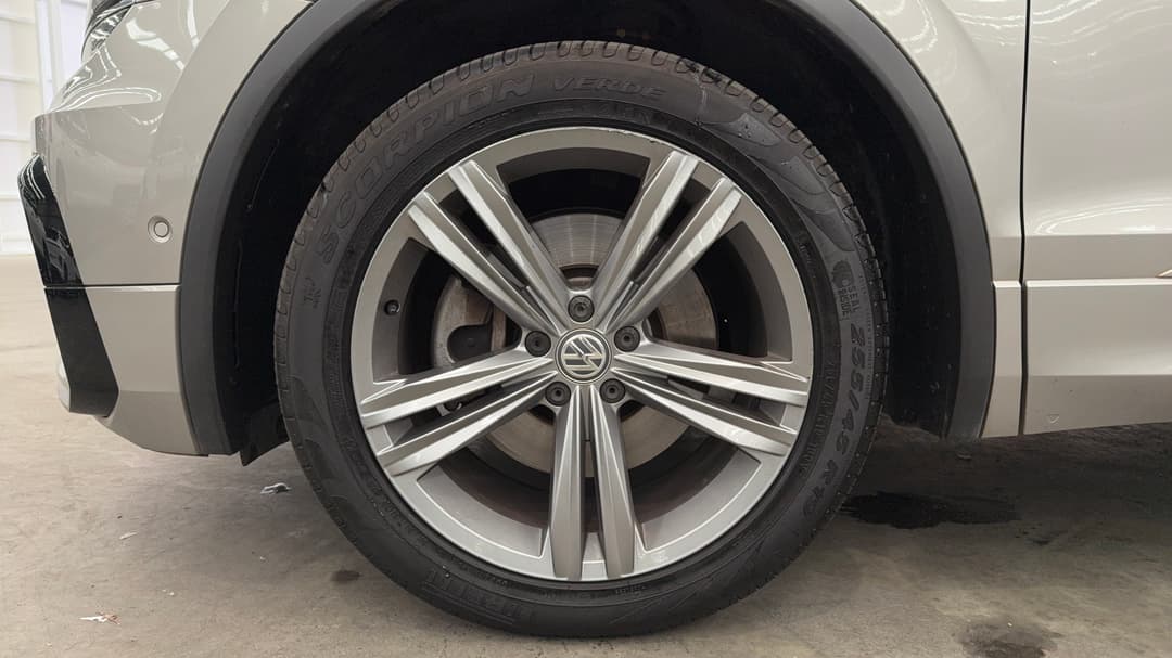 2019 Volkswagen Tiguan 132 Tsi R-line Edition, Automatic, 126463 km, Left Front Wheel