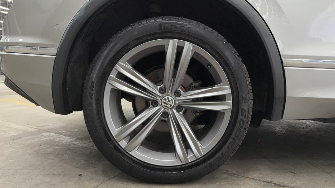 2019 Volkswagen Tiguan 132 Tsi R-line Edition, Automatic, 126463 km, Right Rear Wheel