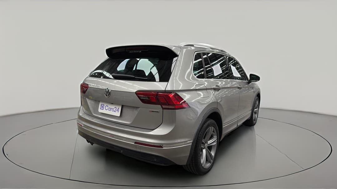 2019 Volkswagen Tiguan 132 Tsi R-line Edition, Automatic, 126463 km, Right Back Diagonal (45- Degree) View