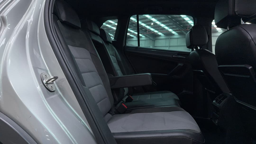2019 Volkswagen Tiguan 132 Tsi R-line Edition, Automatic, 126463 km, Right Side Rear Door Cabin View