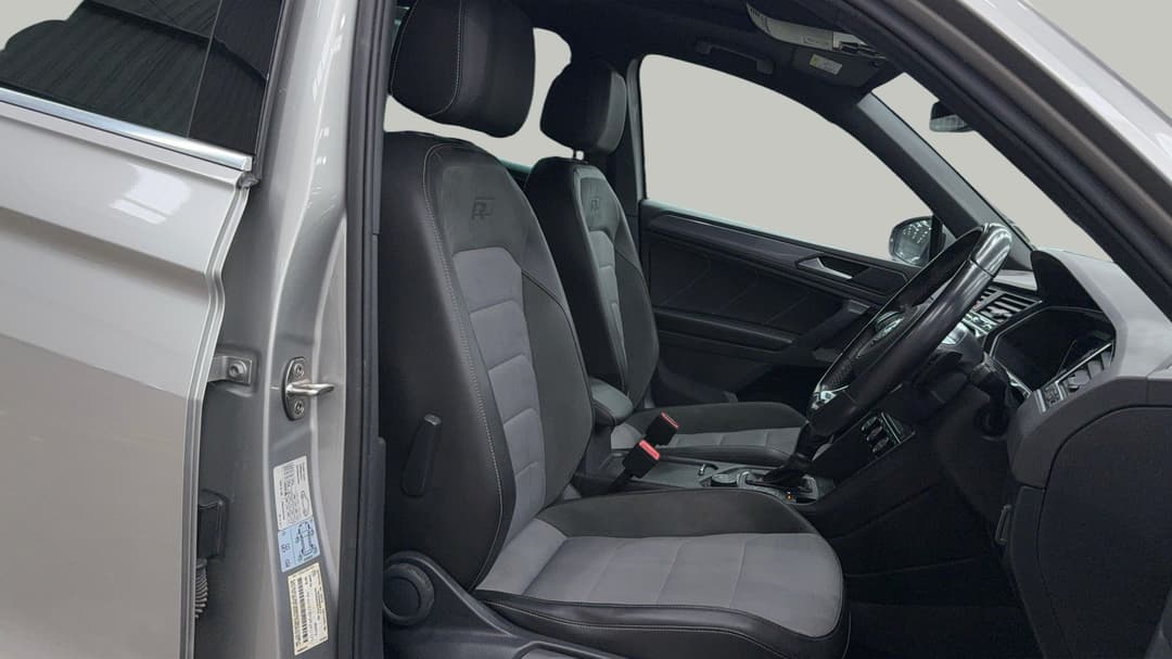 2019 Volkswagen Tiguan 132 Tsi R-line Edition, Automatic, 126463 km, Right Side Front Door Cabin View
