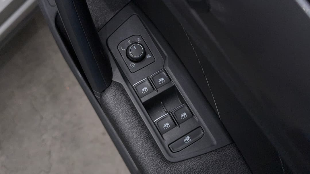 2019 Volkswagen Tiguan 132 Tsi R-line Edition, Automatic, 126463 km, Drivers Side Door Panel Controls