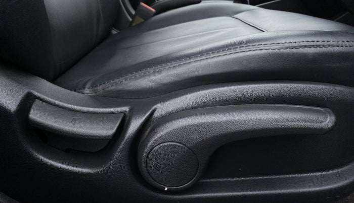 2016 Hyundai Elite i20 ASTA 1.2 (O), Petrol, Manual, 44,964 km, Driver Side Adjustment Panel