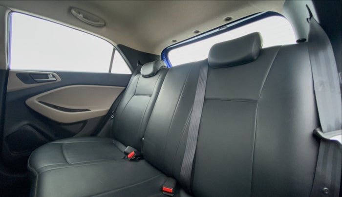 2016 Hyundai Elite i20 ASTA 1.2 (O), Petrol, Manual, 44,964 km, Right Side Rear Door Cabin