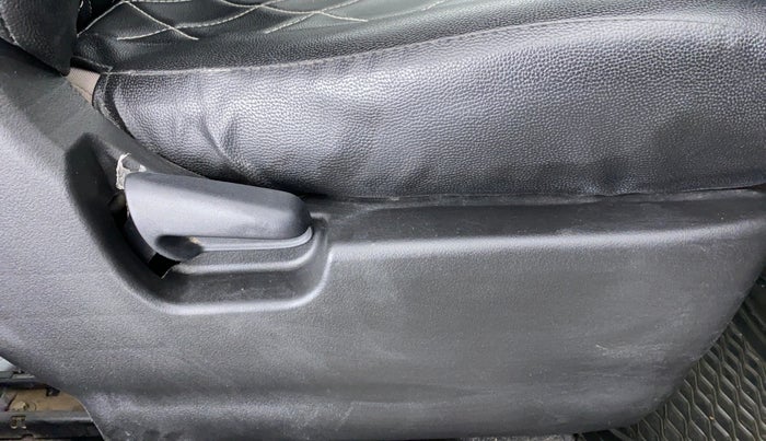 2016 Maruti Wagon R 1.0 VXI, Petrol, Manual, 58,476 km, Driver Side Adjustment Panel