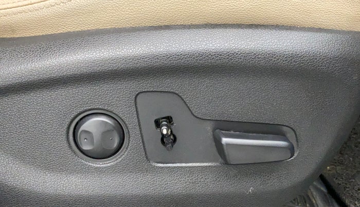 2018 Hyundai Tucson 2WD AT GL PETROL , Petrol, Automatic, 33,253 km, Driver Side Adjustment Panel