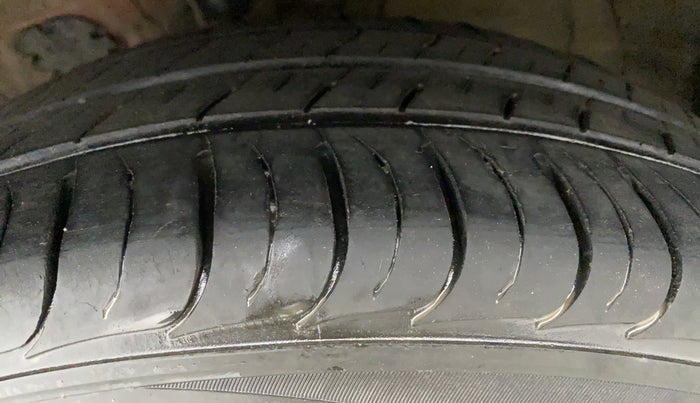 2019 KIA SELTOS HTK PLUS 1.5 PETROL, Petrol, Manual, 25,090 km, Left Front Tyre Tread