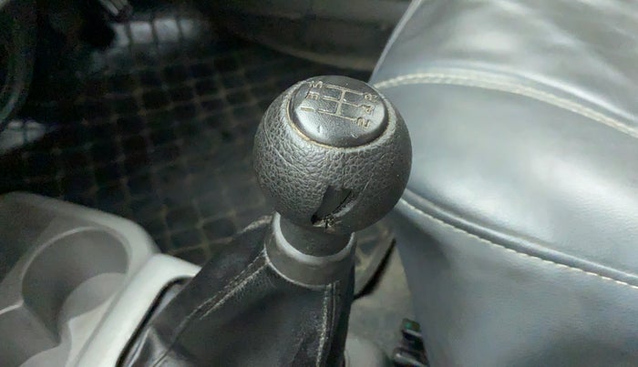 2011 Maruti Alto K10 VXI P, Petrol, Manual, 31,273 km, Gear lever - Knob has minor damage