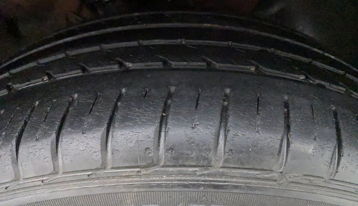 2016 Hyundai Elite i20 ASTA 1.2 (O), Petrol, Manual, 1,111 km, Left Front Tyre Tread