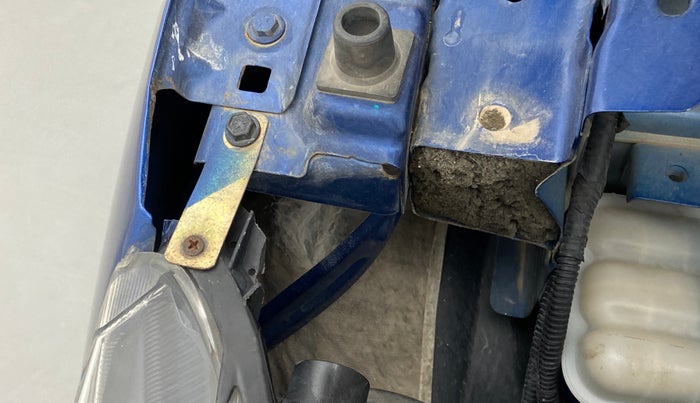 2019 Renault TRIBER RXZ, Petrol, Manual, 86,065 km, Right headlight - Clamp has minor damage