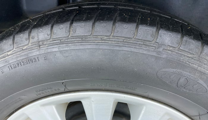 2018 Maruti Ciaz ZETA 1.4 VVT, Petrol, Manual, 37,972 km, Right Rear Tyre Tread