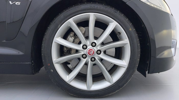 Jaguar XF-Right Front Tyre