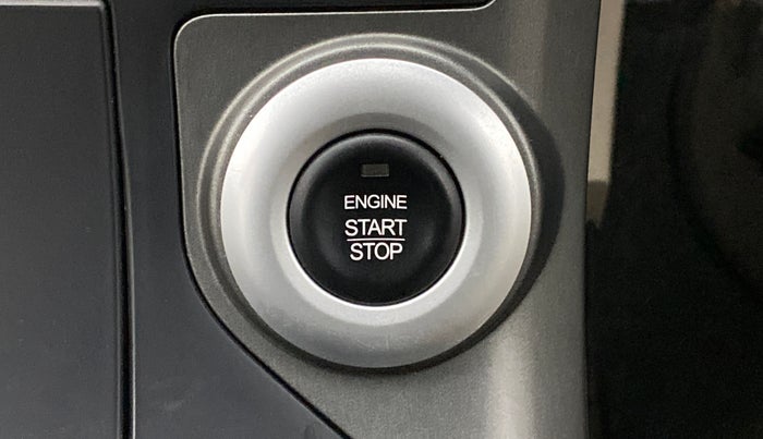 2016 Mahindra XUV500 W10, Diesel, Manual, 60,919 km, Keyless Start/ Stop Button