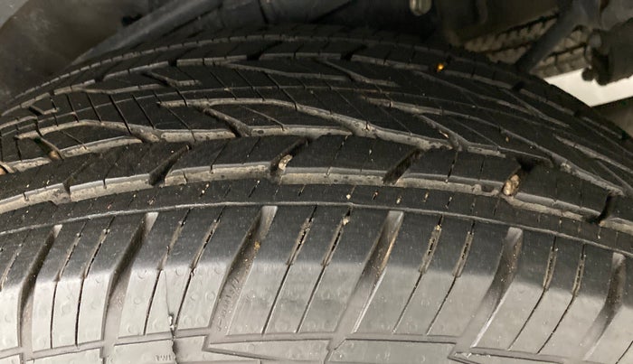 2016 Mahindra XUV500 W10, Diesel, Manual, 60,919 km, Left Rear Tyre Tread