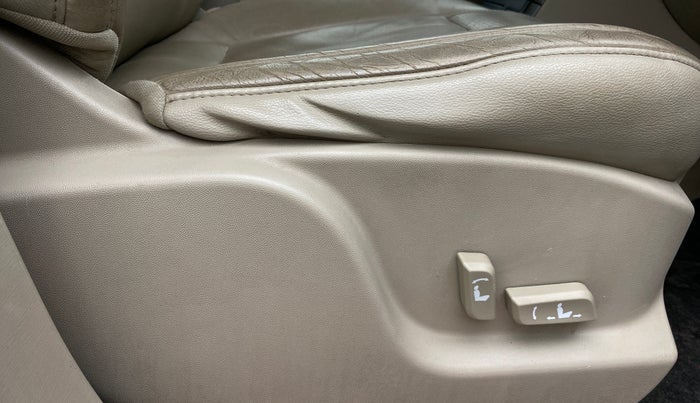2016 Mahindra XUV500 W10, Diesel, Manual, 60,919 km, Driver Side Adjustment Panel