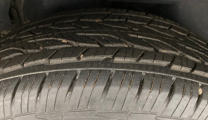 2016 Mahindra XUV500 W10, Diesel, Manual, 60,919 km, Right Rear Tyre Tread