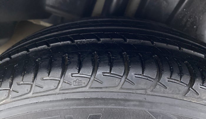 2016 Maruti Ciaz VXI PLUS, CNG, Manual, 65,333 km, Right Rear Tyre Tread