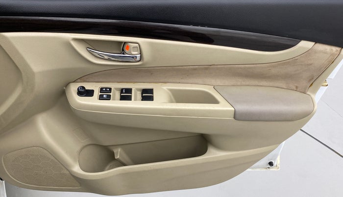 2016 Maruti Ciaz VXI PLUS, CNG, Manual, 65,333 km, Driver Side Door Panels Control