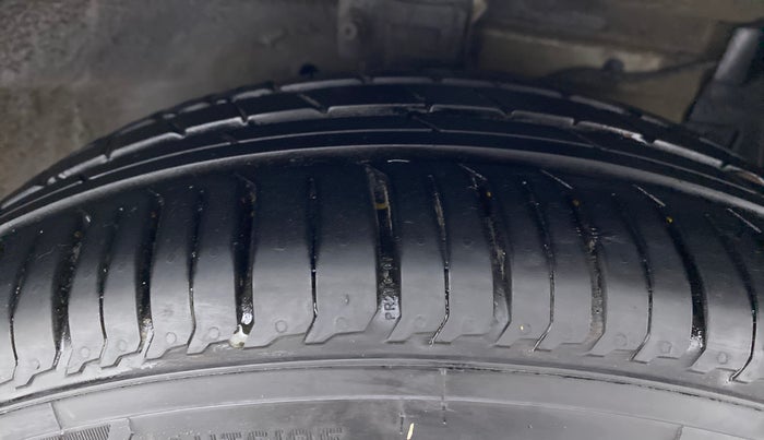 2016 Maruti Ciaz VXI PLUS, CNG, Manual, 65,333 km, Right Front Tyre Tread