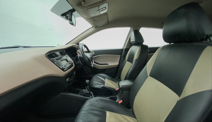 2017 Hyundai Elite i20 SPORTZ 1.2, CNG, Manual, 82,282 km, Right Side Front Door Cabin