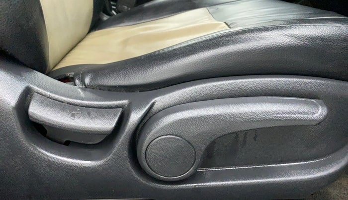 2017 Hyundai Elite i20 SPORTZ 1.2, CNG, Manual, 82,282 km, Driver Side Adjustment Panel