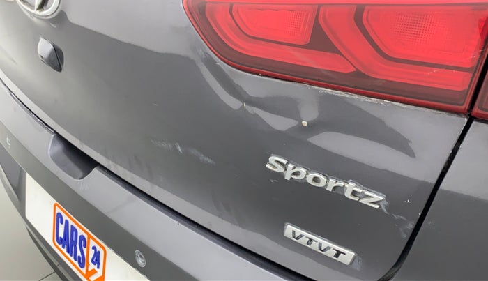 2017 Hyundai Elite i20 SPORTZ 1.2, CNG, Manual, 82,282 km, Dicky (Boot door) - Slightly dented
