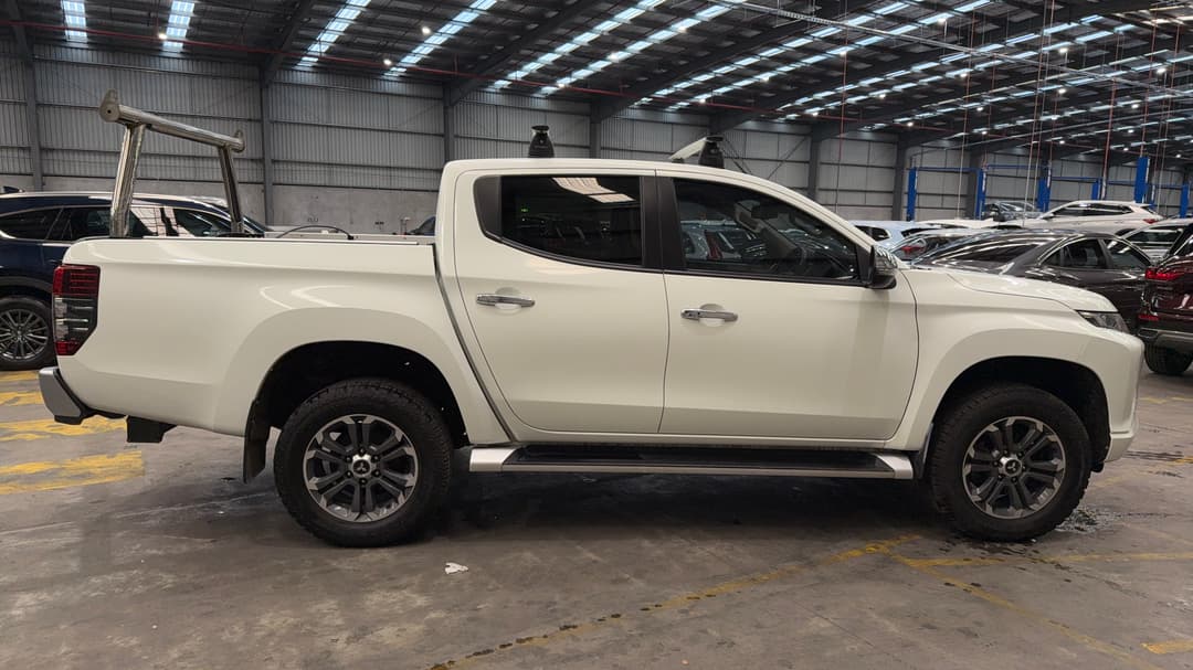 2021 Mitsubishi Triton Gls (4x4), Automatic, 64547 km, Right Side View